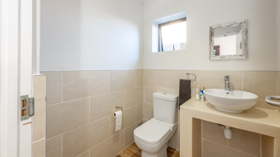 9 Bedroom Property for Sale in Struisbaai Western Cape